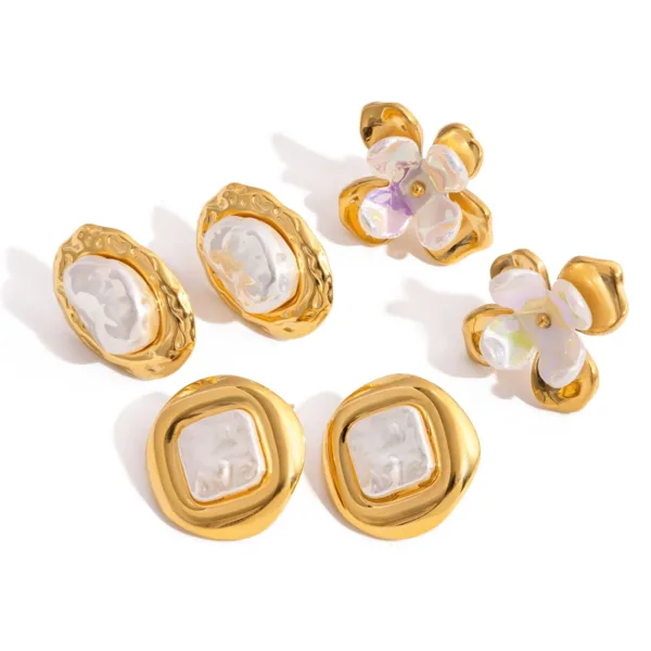 Elegant Pearl Floral Stud Earrings
